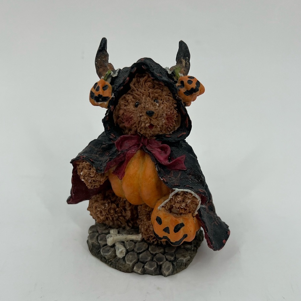 Studio 33 Bear Halloween figurine